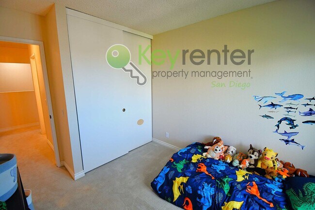 Building Photo - End-Unit Newly Remodeled Townhome in Clair...