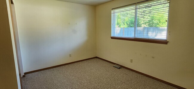 Building Photo - 3 Bed 1 bath Bothell rambler home $3199/mo