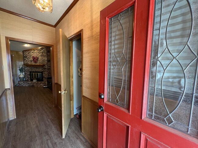 Building Photo - Available July 10th with storage shed & all appliances included!