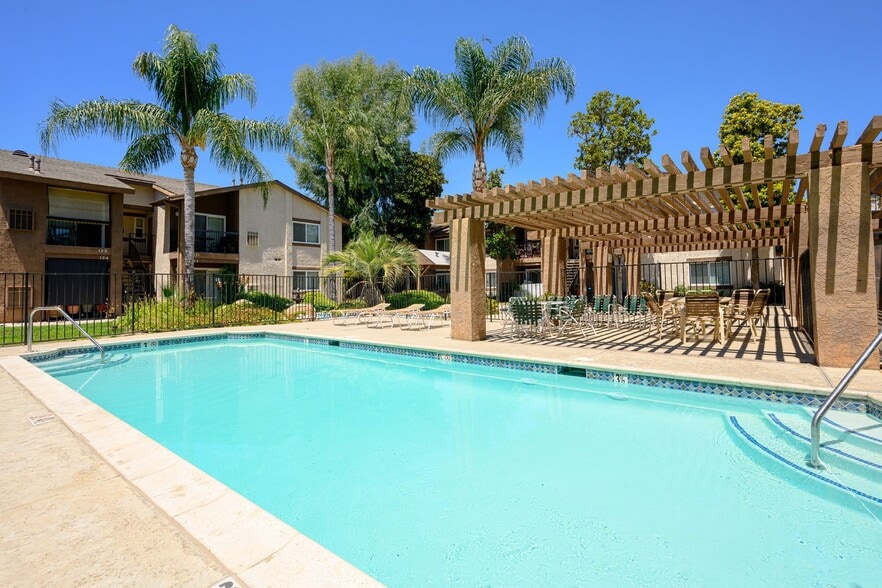 Primary Photo - Oak Terrace Senior Apts