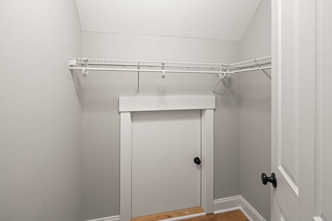 Building Photo - Beautiful Beaverdam Home