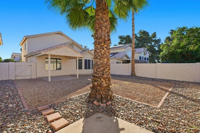 Building Photo - Ready to Move in! Three bedrooms