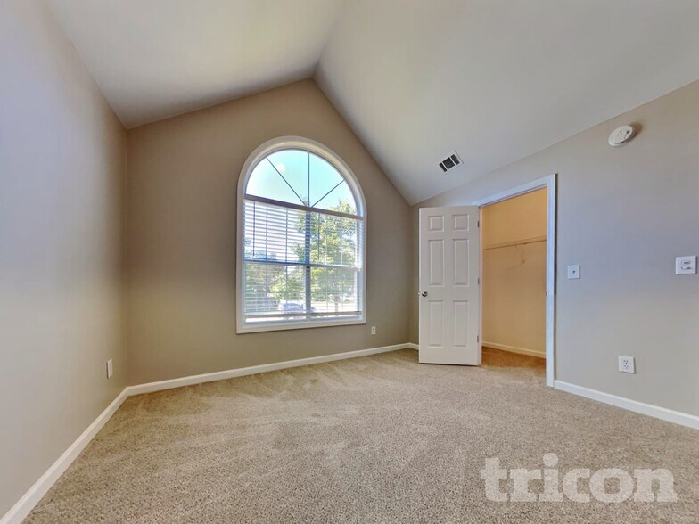 Building Photo - 523 Ashton Manor Dr