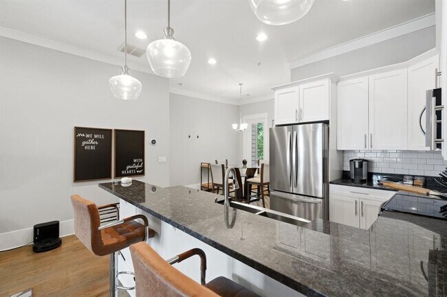 Building Photo - 3371 Dogwood Dr