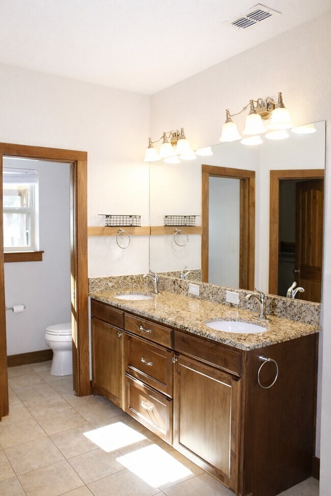 Building Photo - 701 Bushwhack Rd