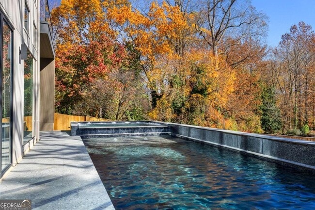 Building Photo - 3600 Lower Roswell Rd