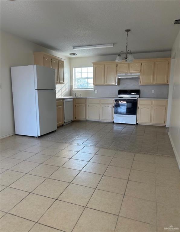 Building Photo - 18 Oasis Dr