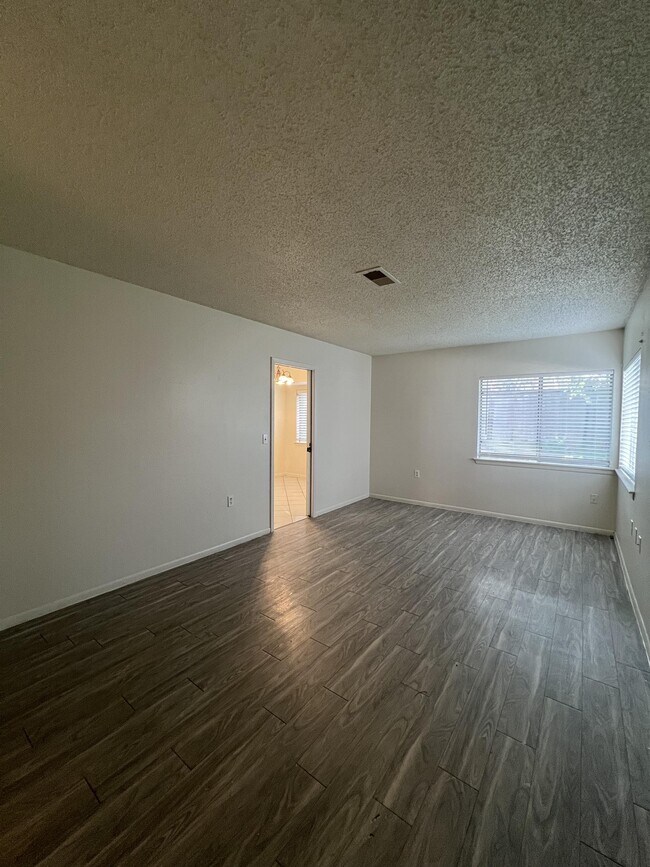Building Photo - 9123 Alpine Trail St