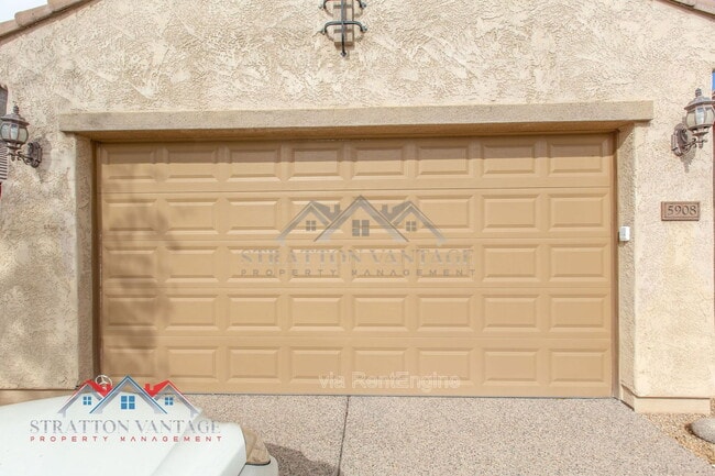 Building Photo - 5908 E Bramble Berry Ln