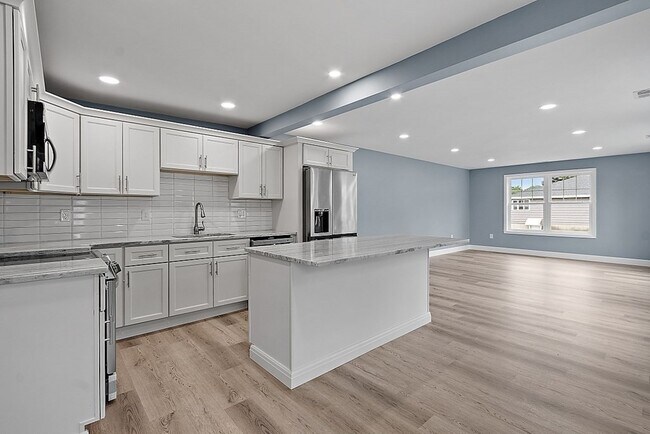 Building Photo - 53 Fenwood Rd