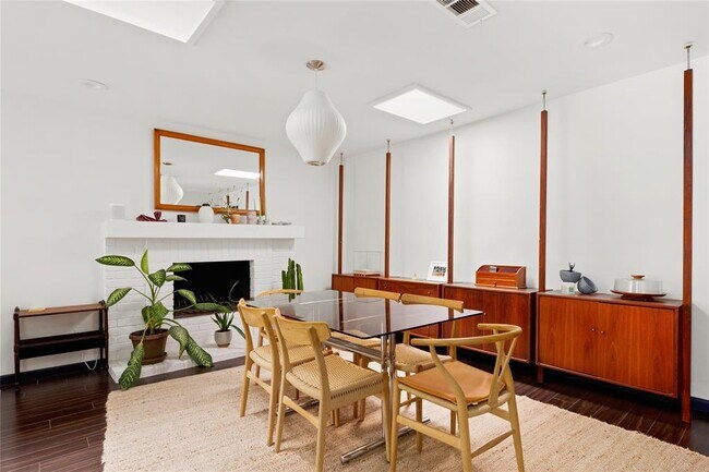 Building Photo - 705 Battle Bend Blvd