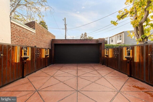 Building Photo - 810 Prince St