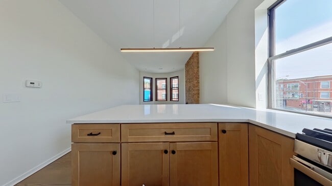 Interior Photo - 2612 Halsted