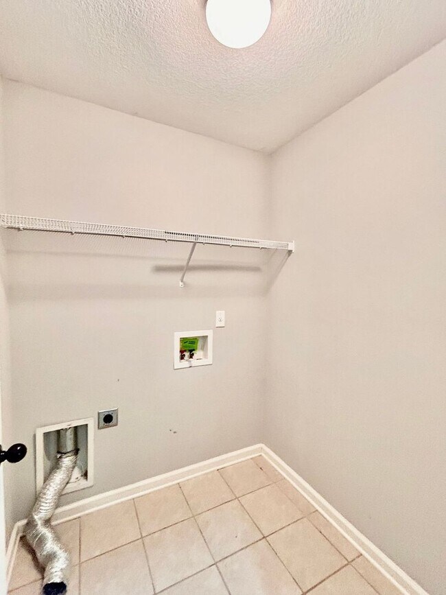 Building Photo - Charming newly renovated Home in Cordova, TN