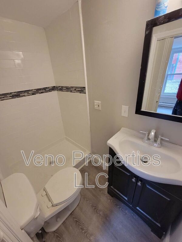 Building Photo - 3010 NY 43