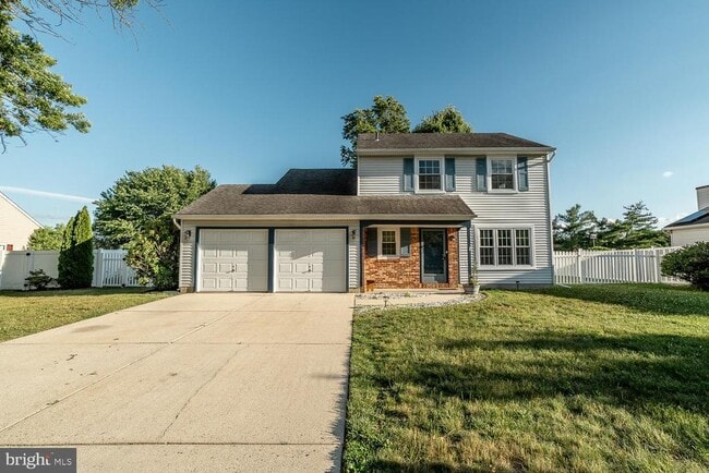 Building Photo - 10 Honey Locust Ln