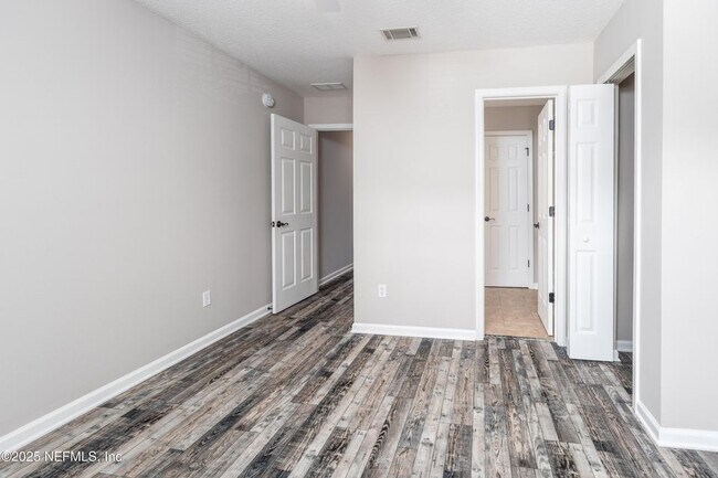 Building Photo - 230 Scrub Jay Dr