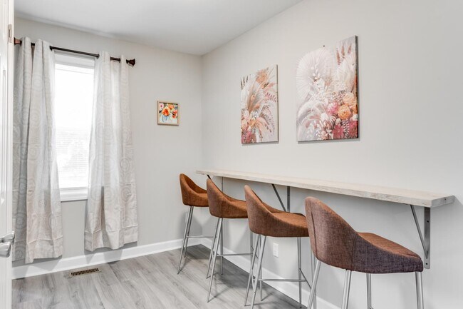 Building Photo - 407 N 3 1/2 Ave