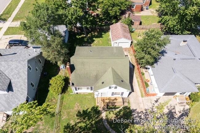 Building Photo - 2945 Roosevelt Rd