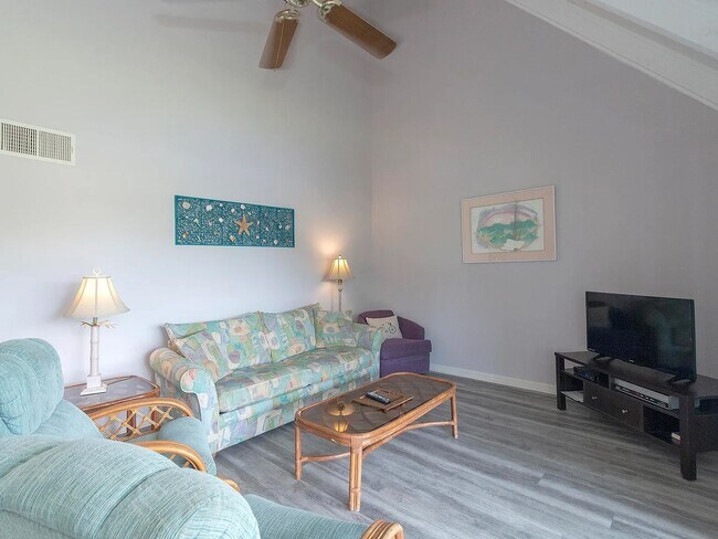 Building Photo - Gorgeous Condo Located in the Seascape com...
