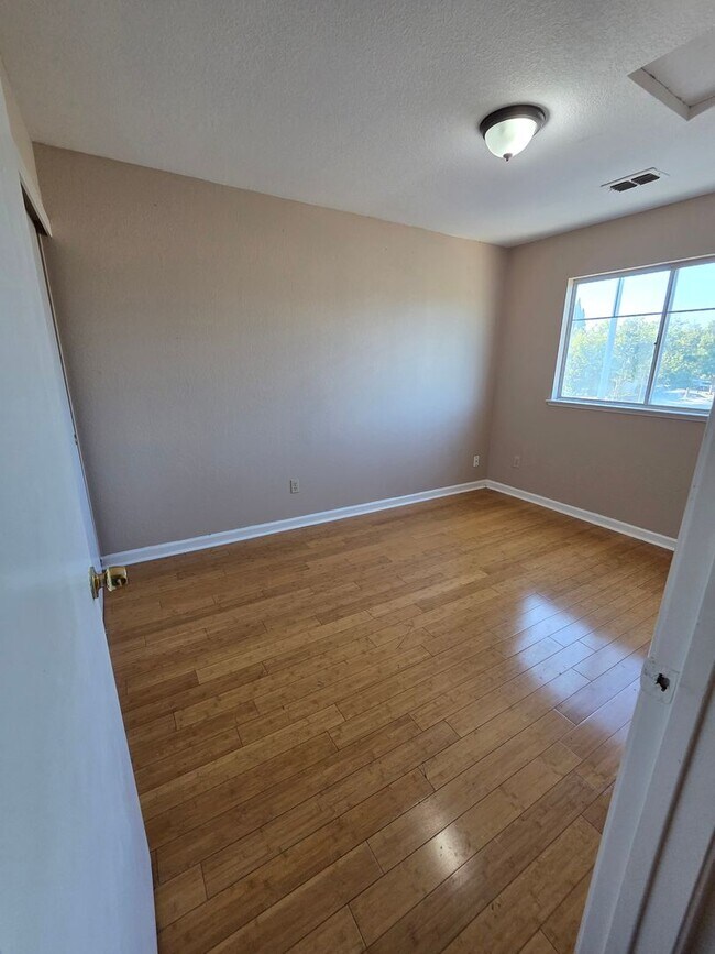 Building Photo - 1703 Diablo Creek Dr