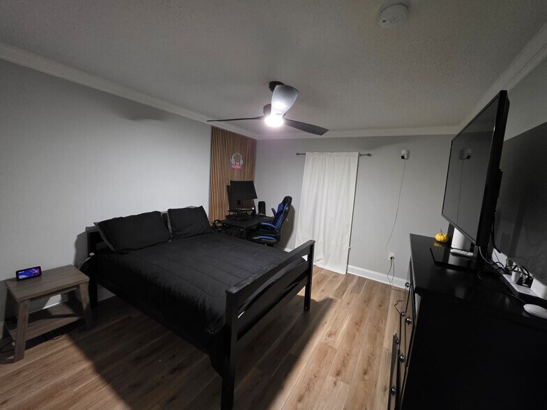 Building Photo - 2430 Canopy Dr