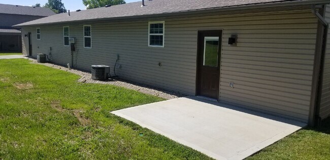 Building Photo - 434 Eagles Way