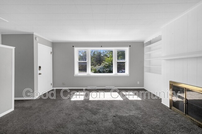 Building Photo - 4470 Seneca St
