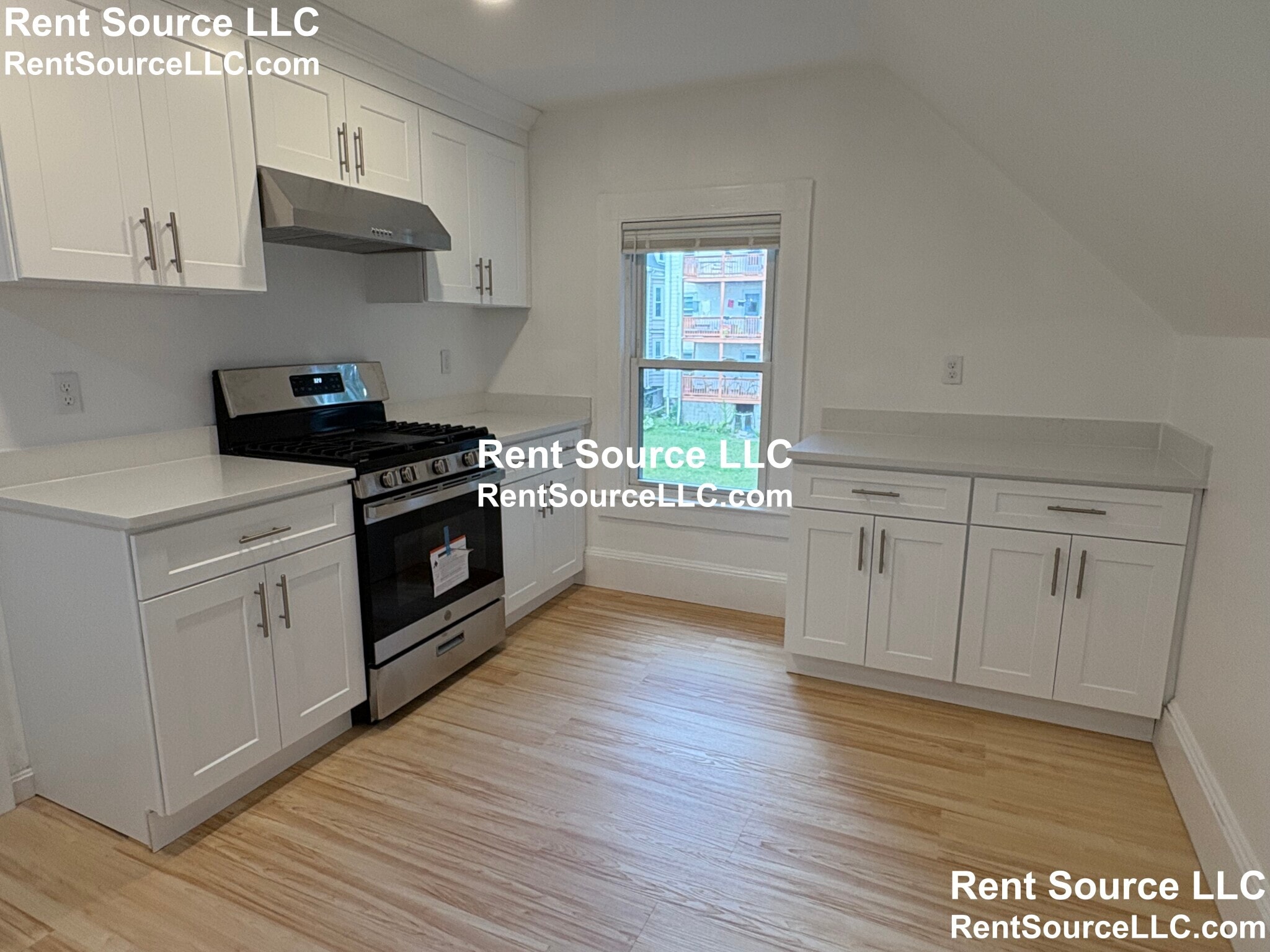 Building Photo - 9-11 Knapp St. Unit 3