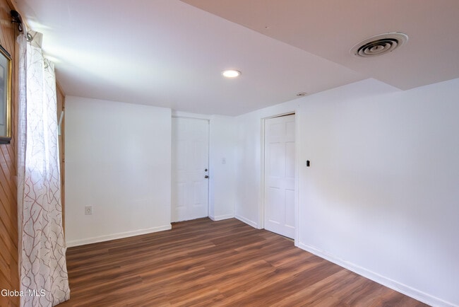 Building Photo - 99 Fiddlers Ln