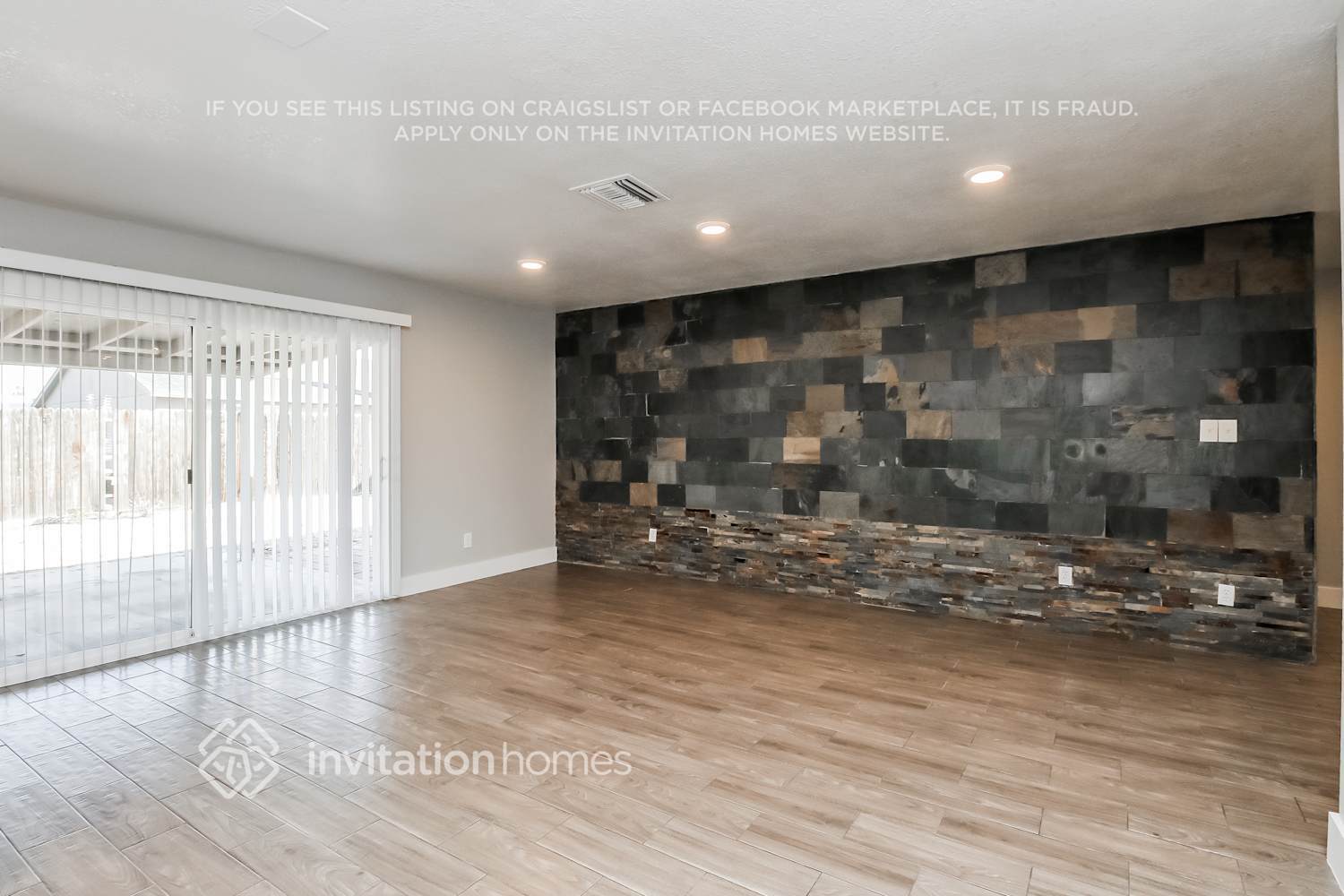 Building Photo - 2320 E Holmes Ave