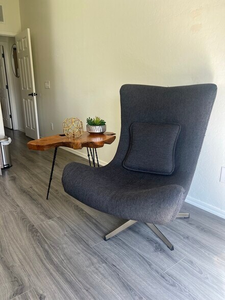 Building Photo - 12127 W Lone Tree Trl