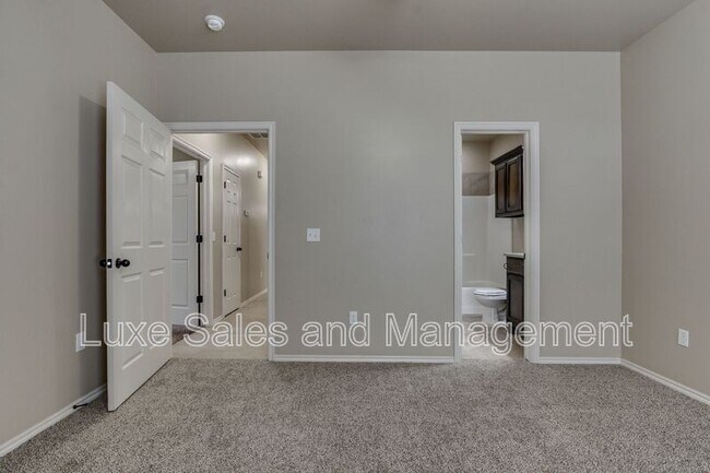 Building Photo - 1308 Garden Gate Dr