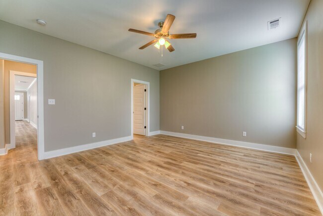 Building Photo - Newer construction home within walking dis...