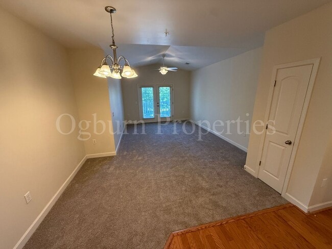 Building Photo - 2BR/2BA Condo, Convenient to University Pkwy & Hwy 52