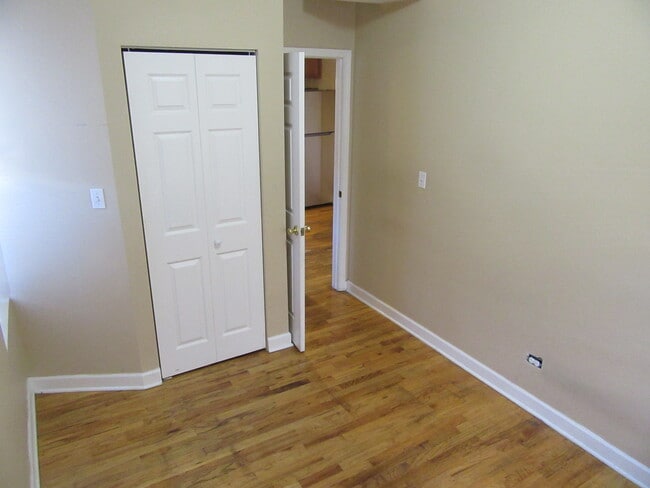 Building Photo - 2251 W Rosemont Ave