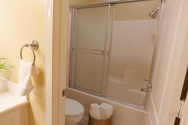 Building Photo - Cozy Stevenson Ranch Home on a Quiet Cul-D...