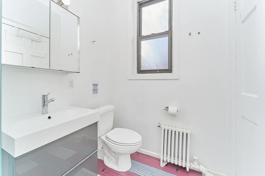 Building Photo - 168 W 130th St