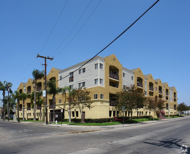 San Marco Apartments 703 W Washington Ave Santa Ana CA 92706