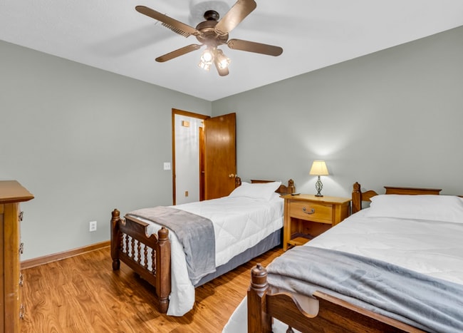 Building Photo - Fully furnished 3 bedroom, 2 bath home!