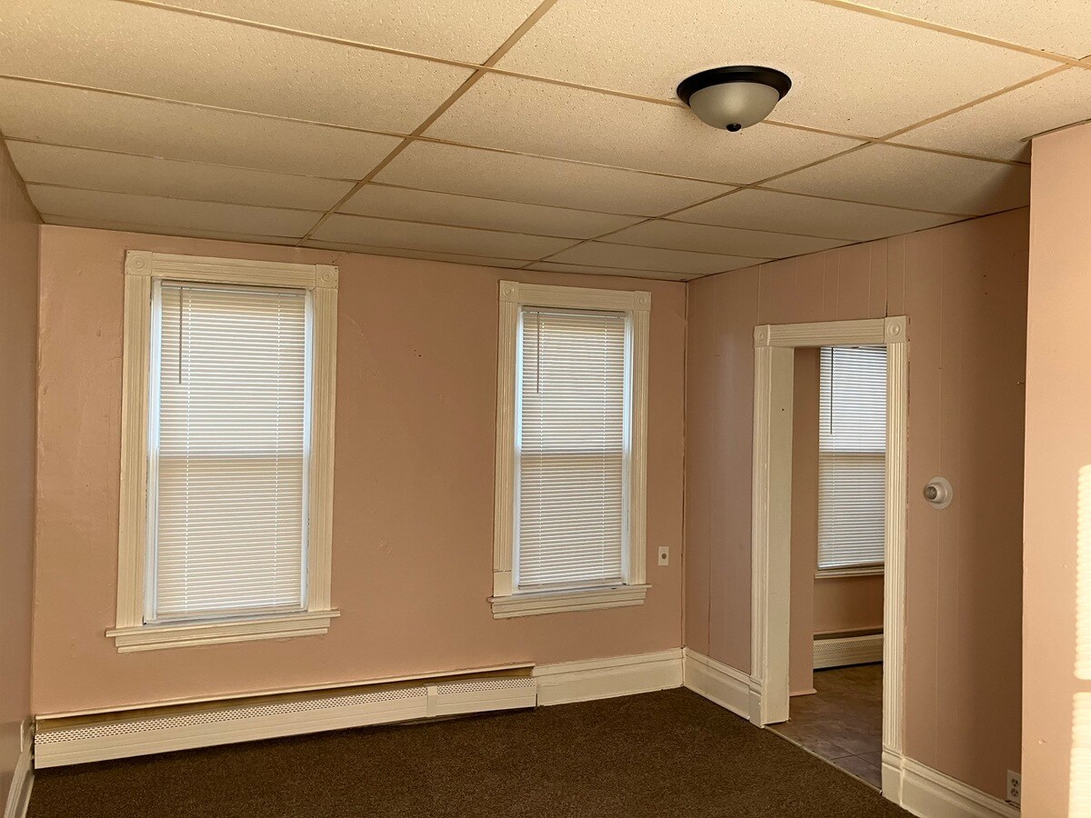 Building Photo - 1003 3rd St S