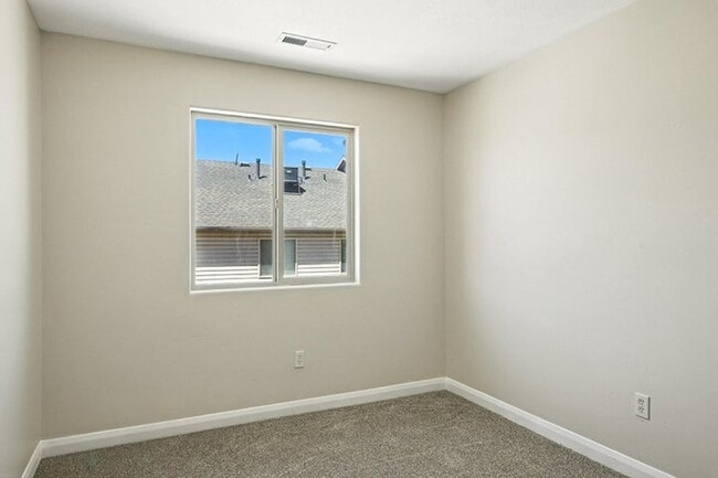 Building Photo - 3 bedroom- 2.5 bath Townhouse