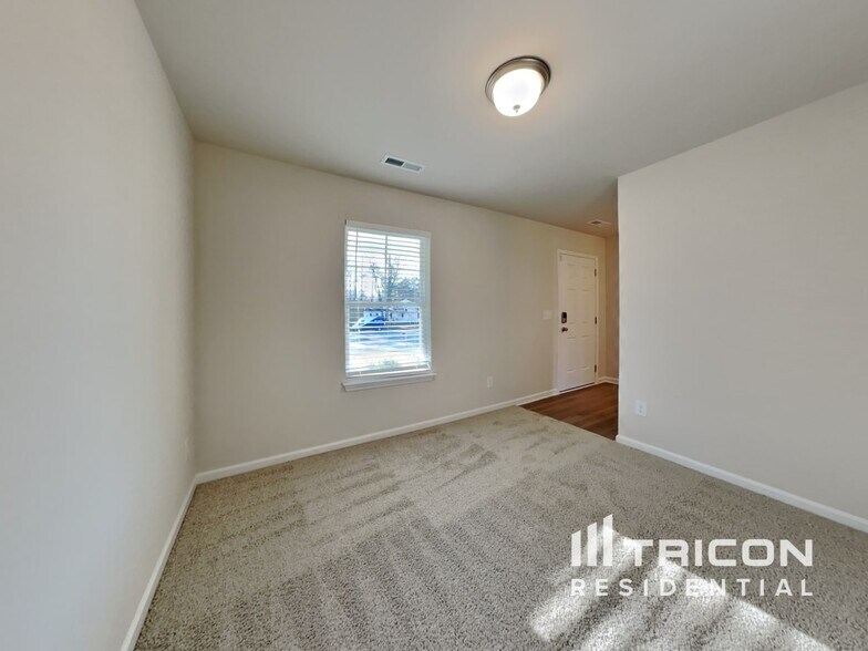 Building Photo - 35 Drake Cir