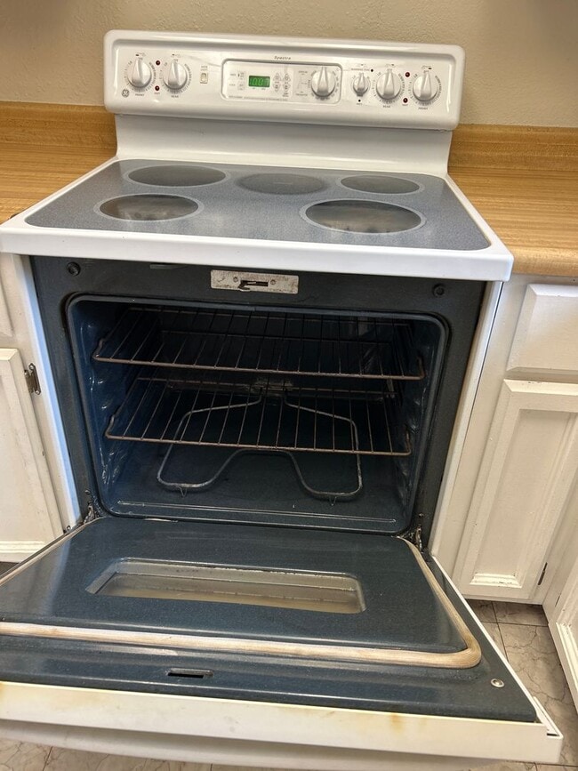 Building Photo - Desirable 3 bedroom 2 bath condo