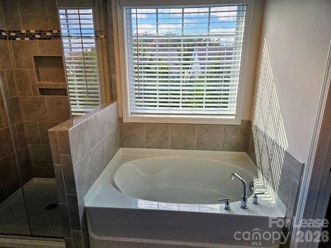 Building Photo - 1127 Walbury Hl