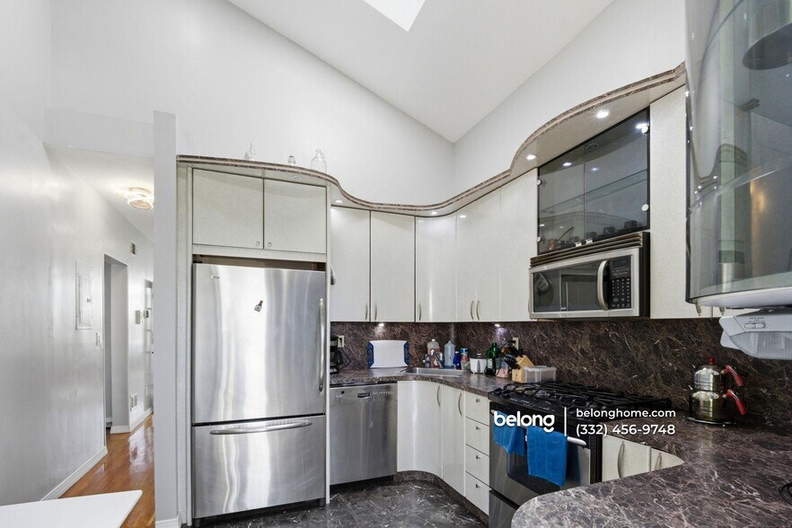 Building Photo - 3715 Mermaid Ave
