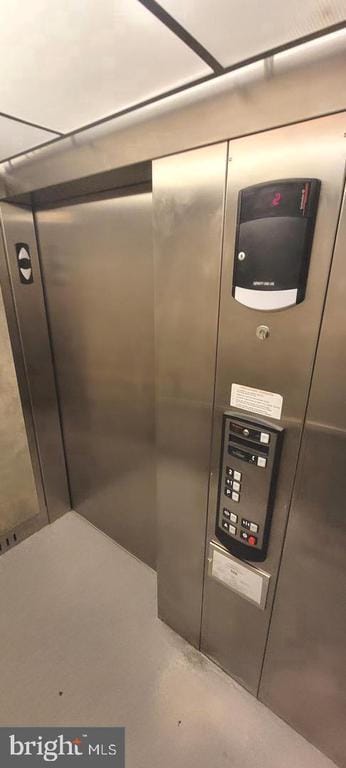 Building Photo - 75 Maple St