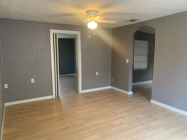 Building Photo - MOVE IN SPECIAL- Cozy Remodeled  1 Bed/1 Bath Home in Saint Cloud