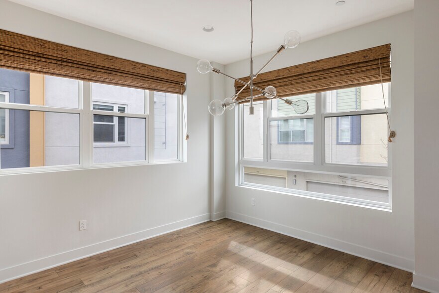 Building Photo - 2753 Waverly Dr