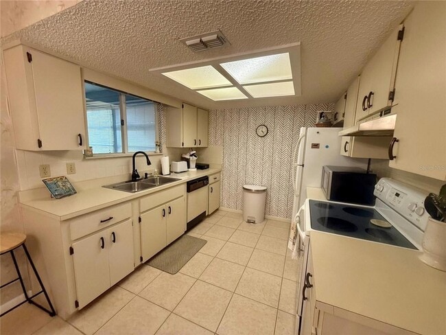 Building Photo - 8741 SW 108th Pl